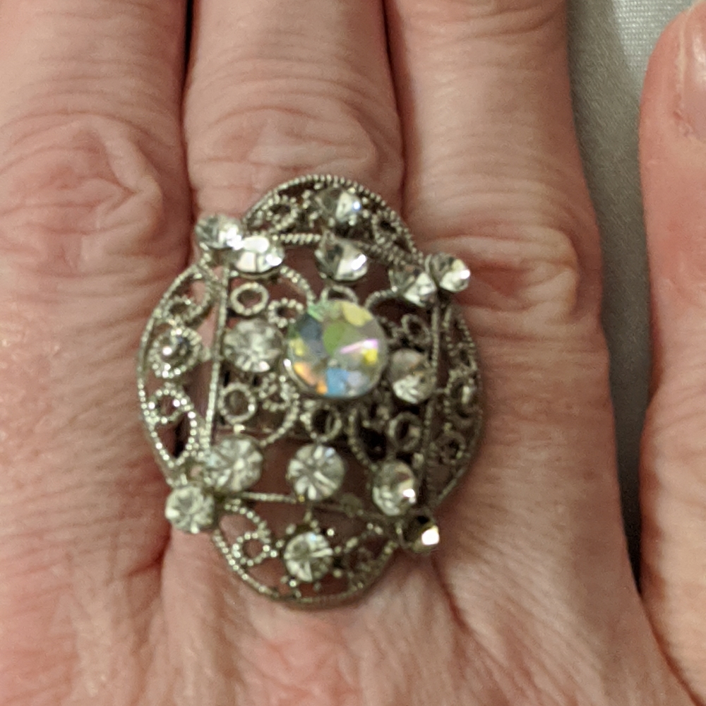 Beautiful Vintage Statement Ring - image 4